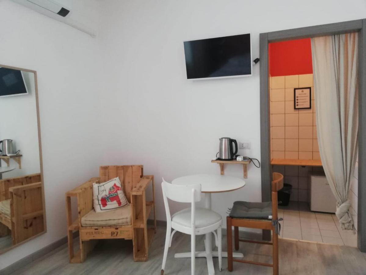 La Cordata Accommodation - Woodhouse Bike Hotel チニゼッロ・バルサモ エクステリア 写真