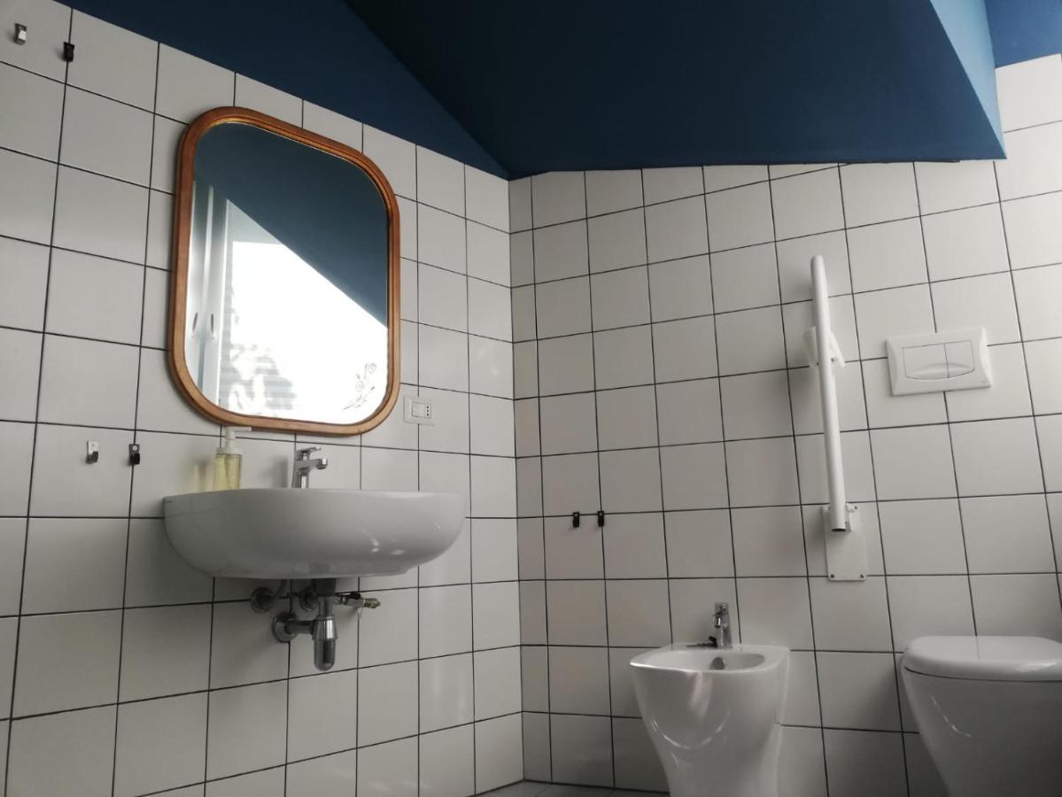 La Cordata Accommodation - Woodhouse Bike Hotel チニゼッロ・バルサモ エクステリア 写真