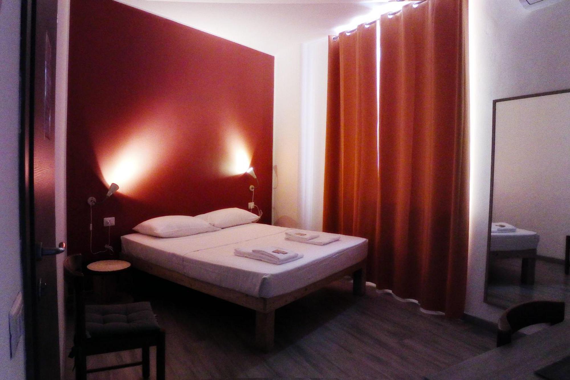 La Cordata Accommodation - Woodhouse Bike Hotel チニゼッロ・バルサモ エクステリア 写真