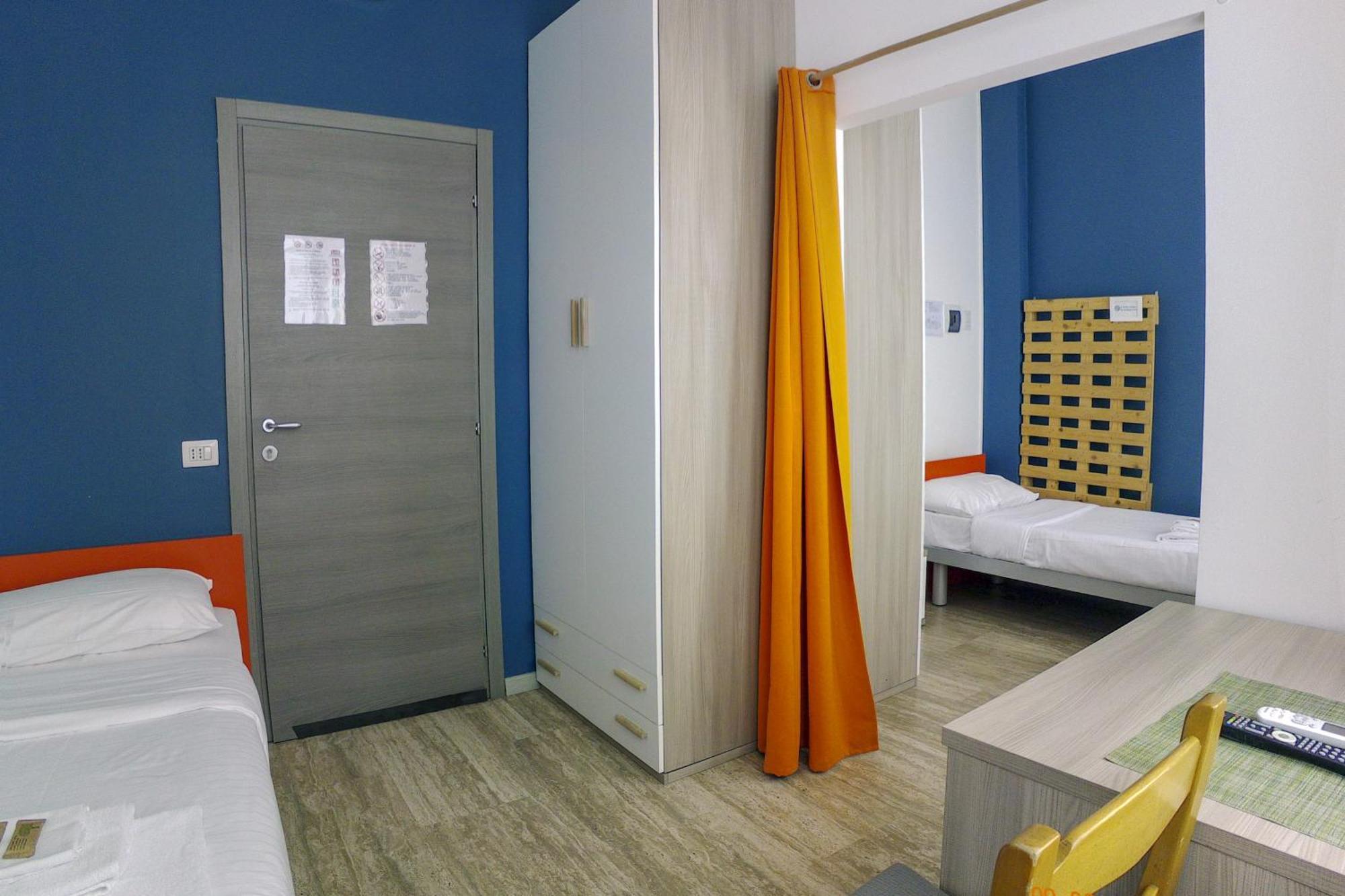 La Cordata Accommodation - Woodhouse Bike Hotel チニゼッロ・バルサモ エクステリア 写真