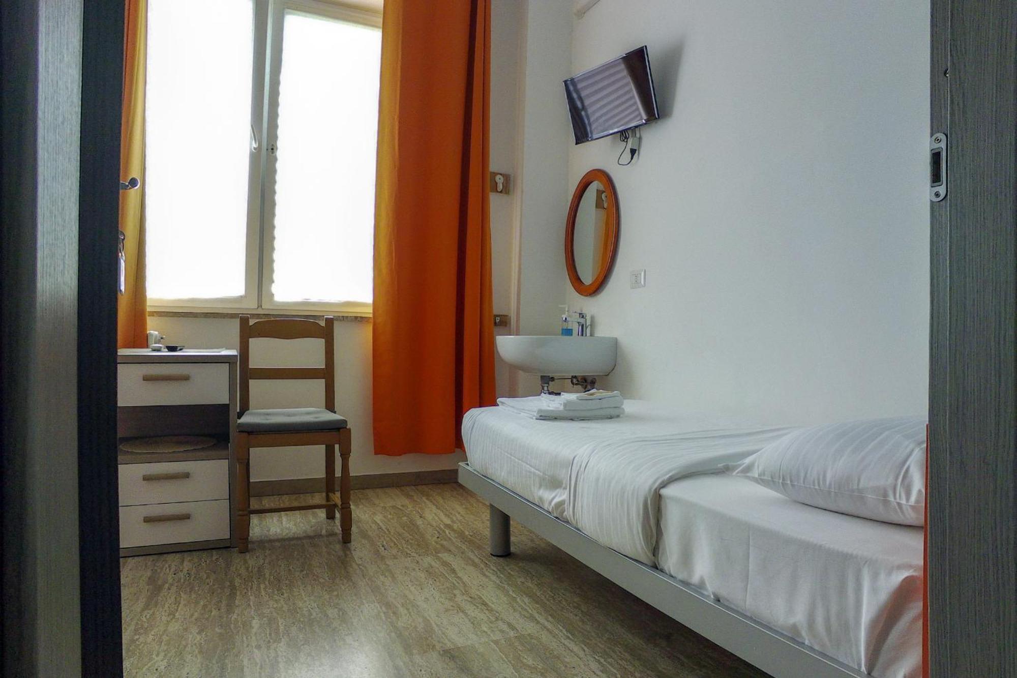 La Cordata Accommodation - Woodhouse Bike Hotel チニゼッロ・バルサモ エクステリア 写真
